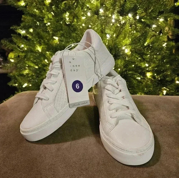 A New Day all white sneakers women's size 6 - Picture 2 of 7